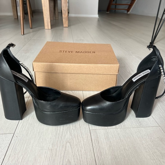 Steve Madden Black Leather Chunky Heels - Picture 11 of 14